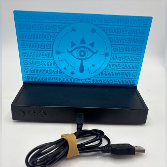 Nintendo Switch Zelda Light Up Dock Shield - Picture 2 of 3